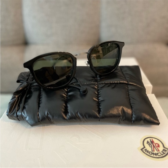 Moncler sunglasses - Picture 1 of 6